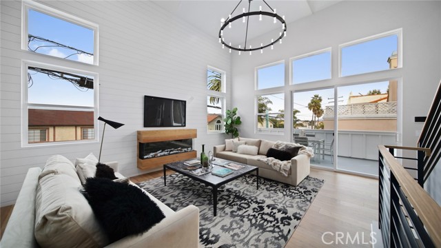 1904 Mathews Ave, Redondo Beach, California 90278, 5 Bedrooms Bedrooms, ,5 BathroomsBathrooms,Residential,Sold,Mathews Ave,PV21055128