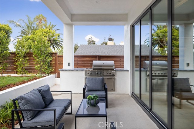 Covered Patio, Built in Appliances