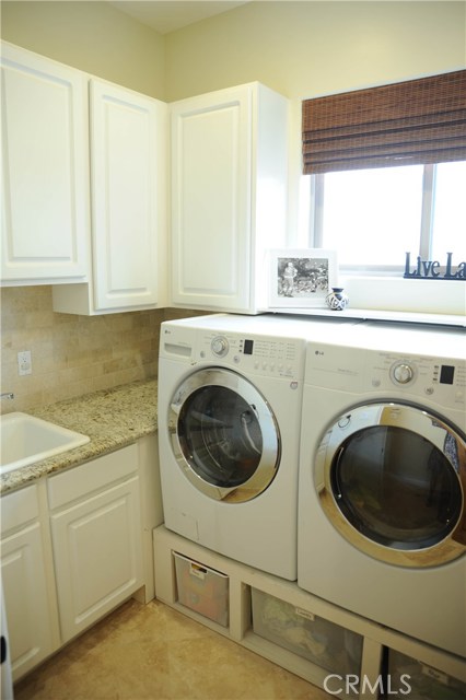 713 JUANITA, Redondo Beach, California 90277, 3 Bedrooms Bedrooms, ,2 BathroomsBathrooms,Residential,Sold,JUANITA,SB17176144