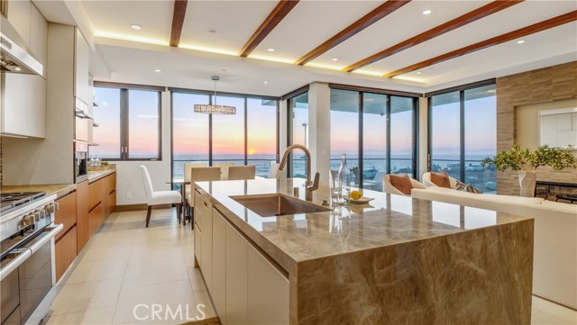 1000 Esplanade, Redondo Beach, California 90277, 3 Bedrooms Bedrooms, ,3 BathroomsBathrooms,Residential,Sold,Esplanade,SB17089223