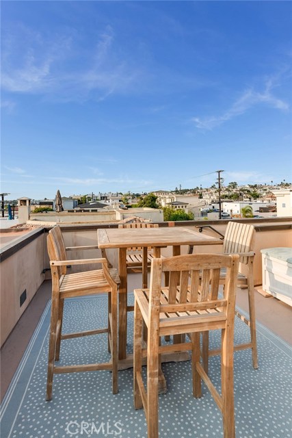 711 1st Place, Hermosa Beach, California 90254, 4 Bedrooms Bedrooms, ,3 BathroomsBathrooms,Residential,Sold,1st,SB20215238