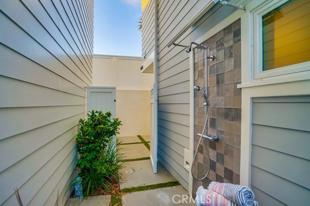 704 Loma, Hermosa Beach, California 90254, 4 Bedrooms Bedrooms, ,4 BathroomsBathrooms,Residential,Sold,Loma,SB19164166