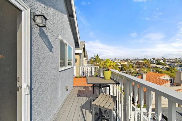 1616 Carlson Lane, Redondo Beach, California 90278, 3 Bedrooms Bedrooms, ,2 BathroomsBathrooms,Residential,Sold,Carlson,SB21048040