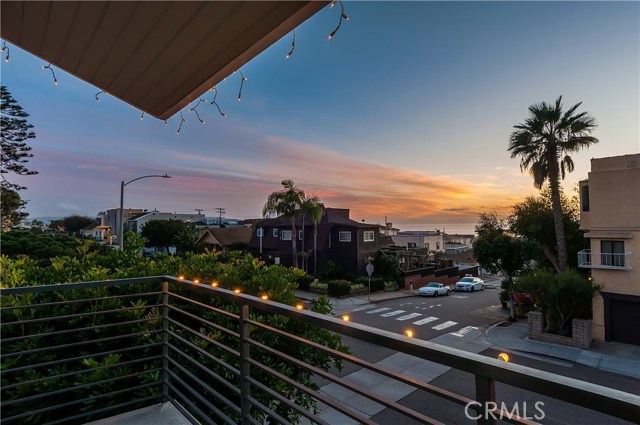 201 24th Street, Hermosa Beach, California 90254, 3 Bedrooms Bedrooms, ,2 BathroomsBathrooms,Residential,Sold,24th,SB17267233