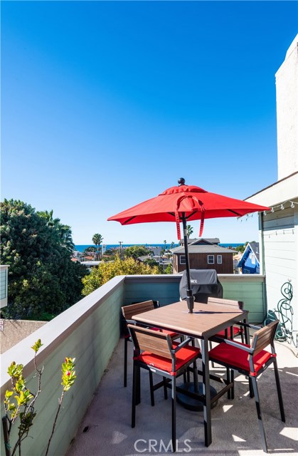 211 Helberta Avenue, Redondo Beach, California 90277, 2 Bedrooms Bedrooms, ,2 BathroomsBathrooms,Residential,Sold,Helberta,SB19015019