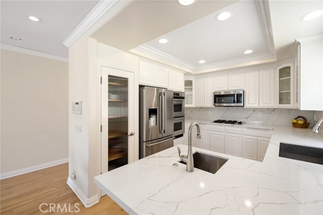 320 Prospect Avenue, Hermosa Beach, California 90254, 4 Bedrooms Bedrooms, ,3 BathroomsBathrooms,Residential,Sold,Prospect,SB20151281