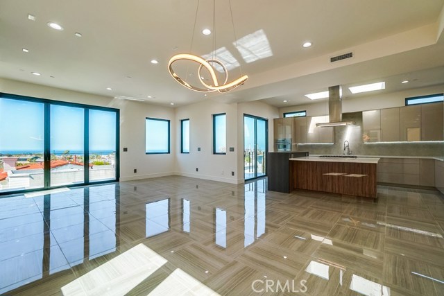 521 Helberta Avenue, Redondo Beach, California 90277, 4 Bedrooms Bedrooms, ,3 BathroomsBathrooms,Residential,Sold,Helberta,SB19088015