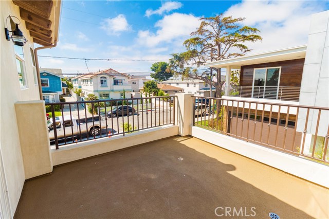 2315 Clark Lane, Redondo Beach, California 90278, 4 Bedrooms Bedrooms, ,3 BathroomsBathrooms,Residential,Sold,Clark,SB17195499