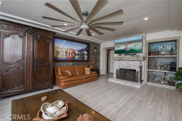 619 Gertruda Avenue, Redondo Beach, California 90277, 3 Bedrooms Bedrooms, ,Residential,Sold,Gertruda,PV20123167