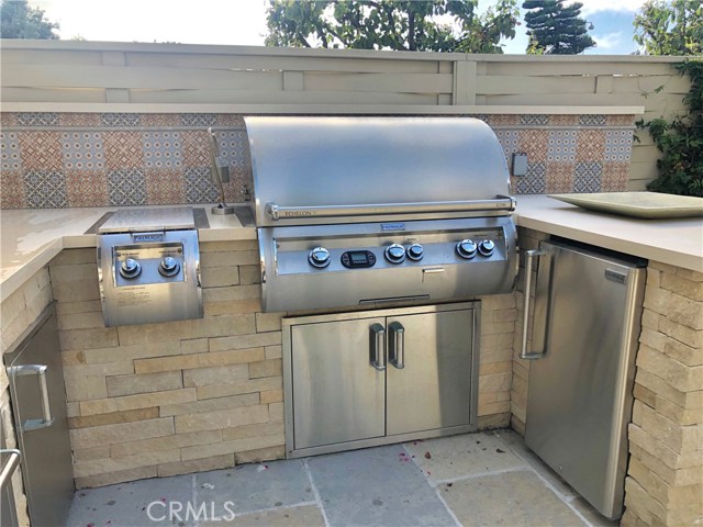 505 17th Street, Manhattan Beach, California 90266, 2 Bedrooms Bedrooms, ,2 BathroomsBathrooms,Residential,Sold,17th,SB19222936