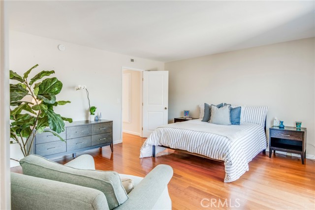 1427 12th Street, Manhattan Beach, California 90266, 2 Bedrooms Bedrooms, ,3 BathroomsBathrooms,Residential,Sold,12th,SB21102526