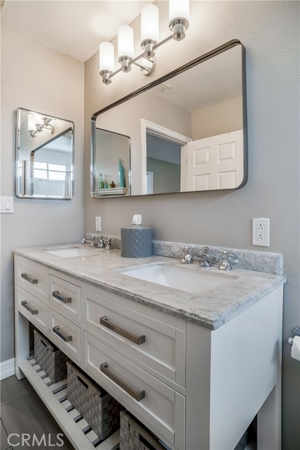 2301 Walnut Avenue, Manhattan Beach, California 90266, 4 Bedrooms Bedrooms, ,3 BathroomsBathrooms,Residential,Sold,Walnut,SB19070535