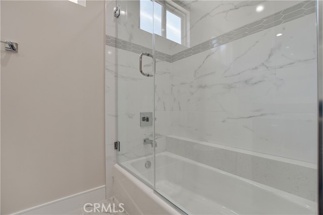 1ST LEVEL BATH SHOWER