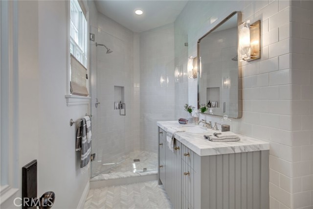 2301 Laurel Avenue, Manhattan Beach, California 90266, 5 Bedrooms Bedrooms, ,4 BathroomsBathrooms,Residential,Sold,Laurel,SB20111754