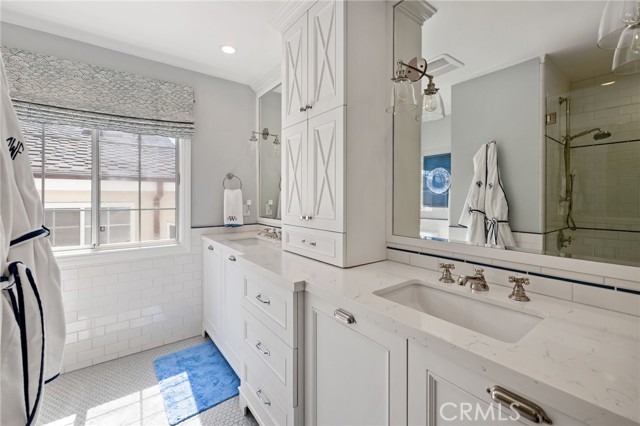 2200 Elm Avenue, Manhattan Beach, California 90266, 4 Bedrooms Bedrooms, ,3 BathroomsBathrooms,Residential,Sold,Elm,SB21076957