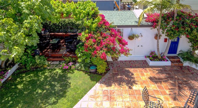1236 3rd Street, Hermosa Beach, California 90254, 2 Bedrooms Bedrooms, ,Residential,Sold,3rd,SB19113677