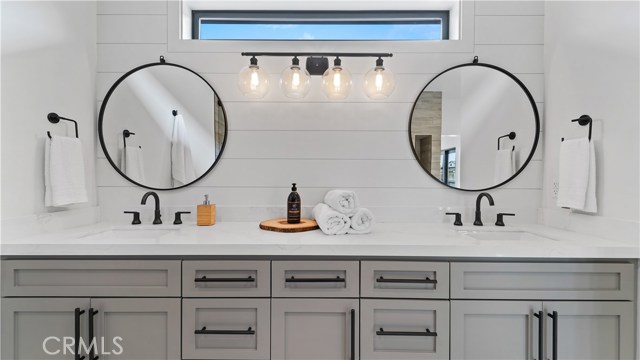 1712 Meadows Avenue, Manhattan Beach, California 90266, 5 Bedrooms Bedrooms, ,2 BathroomsBathrooms,Residential,Sold,Meadows,SB20199095