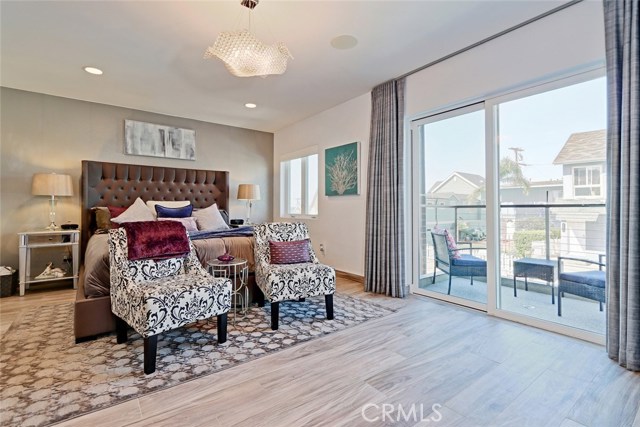 300 28th Street, Hermosa Beach, California 90254, 4 Bedrooms Bedrooms, ,4 BathroomsBathrooms,Residential,Sold,28th,SB18066666
