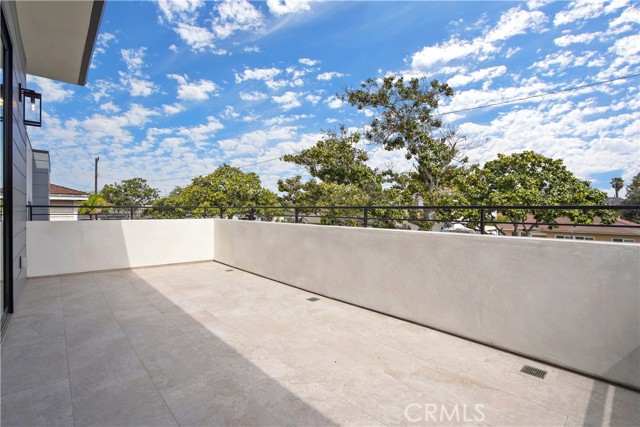2504 Fisk Ln, Redondo Beach, California 90278, 4 Bedrooms Bedrooms, ,3 BathroomsBathrooms,Residential,Sold,Fisk Ln,DW21052780