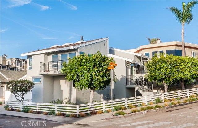 201 24th Street, Hermosa Beach, California 90254, 3 Bedrooms Bedrooms, ,2 BathroomsBathrooms,Residential,Sold,24th,SB17267233