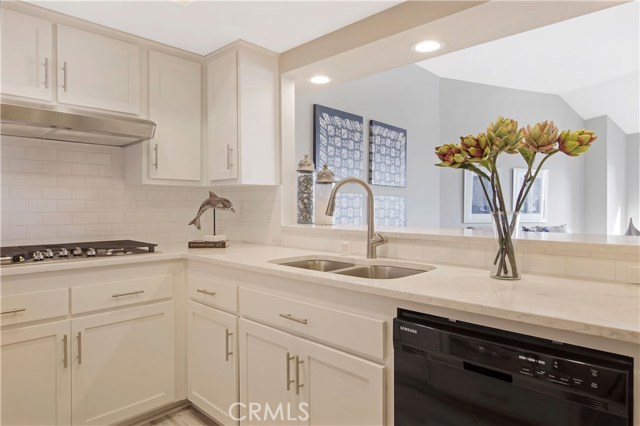 653 Manhattan Beach Boulevard, Manhattan Beach, California 90266, 2 Bedrooms Bedrooms, ,2 BathroomsBathrooms,Residential,Sold,Manhattan Beach,SB19095125