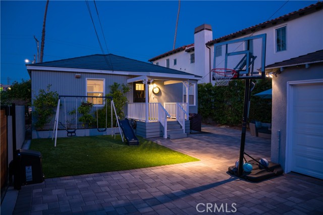 1829 Oak Avenue, Manhattan Beach, California 90266, 3 Bedrooms Bedrooms, ,2 BathroomsBathrooms,Residential,Sold,Oak,SB21146296