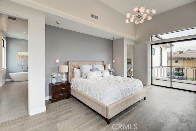 1909 Huntington Lane, Redondo Beach, California 90278, 4 Bedrooms Bedrooms, ,3 BathroomsBathrooms,Residential,Sold,Huntington,PV18234463