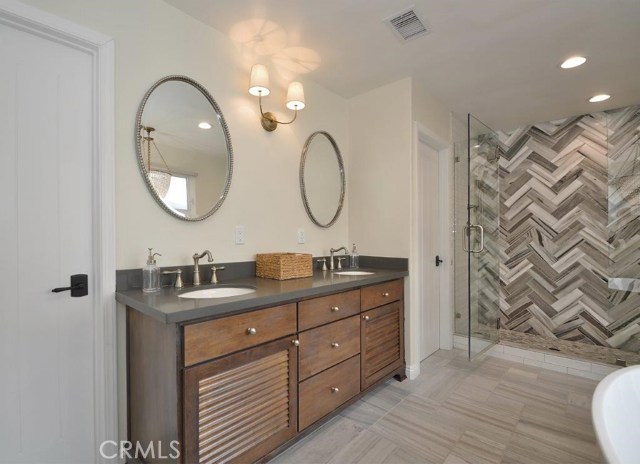 Double Sink Vanity in Master Bathroom