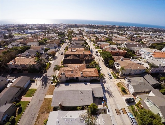 1005 15th Place, Hermosa Beach, California 90254, 3 Bedrooms Bedrooms, ,2 BathroomsBathrooms,Residential,Sold,15th,SB17224063