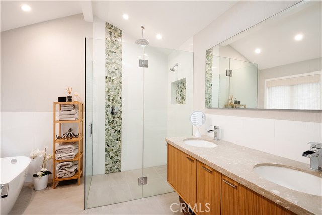 2812 Elm Avenue, Manhattan Beach, California 90266, 4 Bedrooms Bedrooms, ,4 BathroomsBathrooms,Residential,Sold,Elm,SB20183081