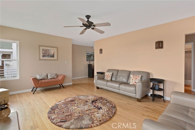 323 Avenue G, Redondo Beach, California 90277, 4 Bedrooms Bedrooms, ,1 BathroomBathrooms,Residential,Sold,Avenue G,PV21158630