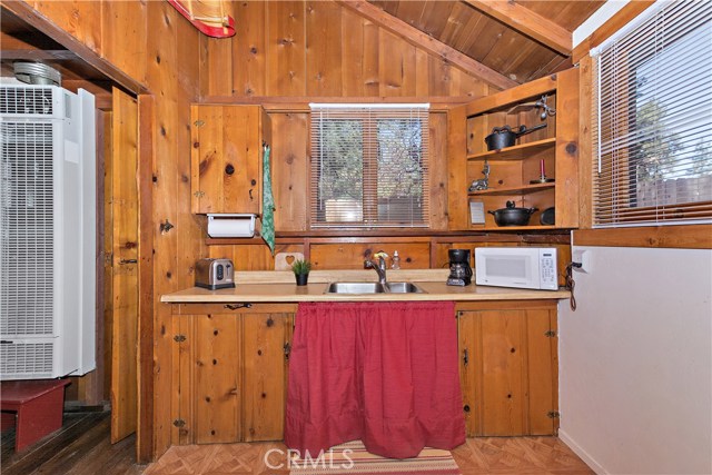 Kitchen with beautiful outdoor view!