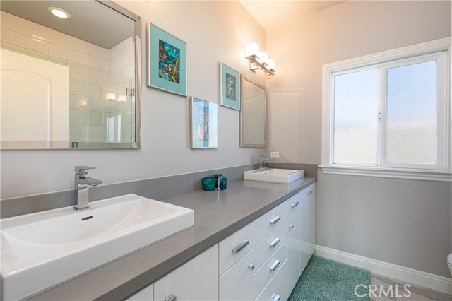 Upstairs Full Bath
