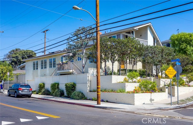 505 17th Street, Manhattan Beach, California 90266, 2 Bedrooms Bedrooms, ,2 BathroomsBathrooms,Residential,Sold,17th,SB19222936