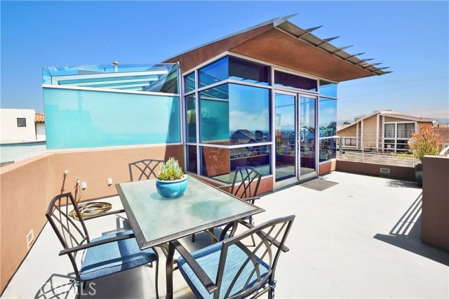 2412 Park Avenue, Hermosa Beach, California 90254, 3 Bedrooms Bedrooms, ,2 BathroomsBathrooms,Residential,Sold,Park,SB17152772