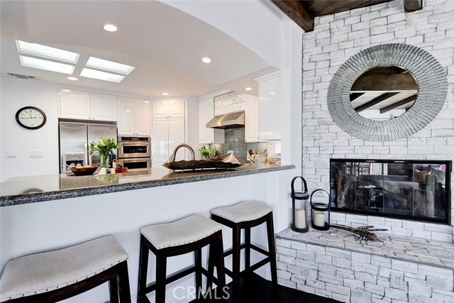 Breakfast Bar Counter Area.