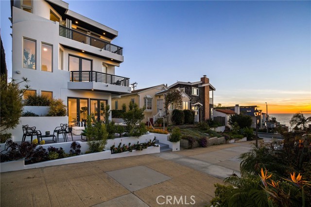 312 20th Street, Manhattan Beach, California 90266, 5 Bedrooms Bedrooms, ,4 BathroomsBathrooms,Residential,Sold,20th,SB21017923