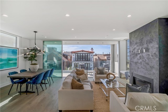 221 1st Street, Manhattan Beach, California 90266, 3 Bedrooms Bedrooms, ,3 BathroomsBathrooms,Residential,Sold,1st,SB19034815