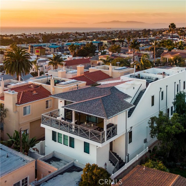 942 15th Street, Hermosa Beach, California 90254, 4 Bedrooms Bedrooms, ,2 BathroomsBathrooms,Residential,Sold,15th,SB20137355