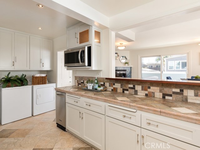1136 2nd Street, Hermosa Beach, California 90254, 4 Bedrooms Bedrooms, ,3 BathroomsBathrooms,Residential,Sold,2nd,SB19115231