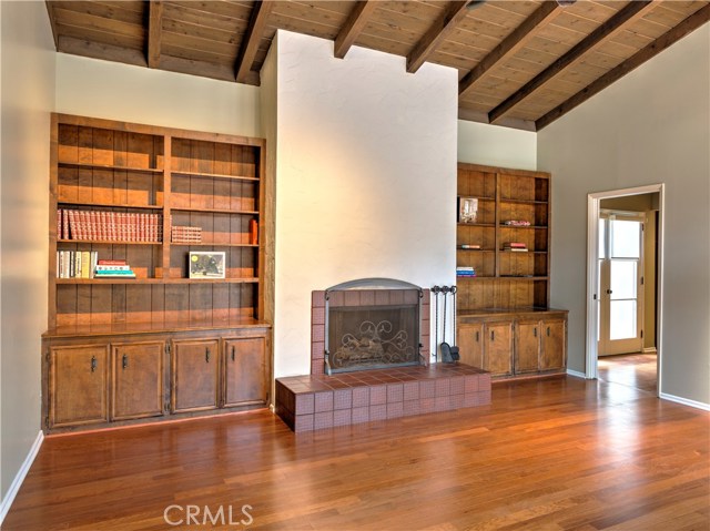 Big family room with fireplace