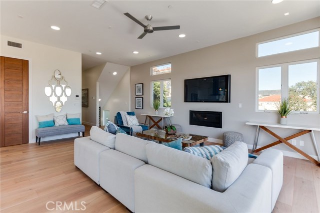 130 Prospect Avenue, Redondo Beach, California 90277, 4 Bedrooms Bedrooms, ,2 BathroomsBathrooms,Residential,Sold,Prospect,SB20026517