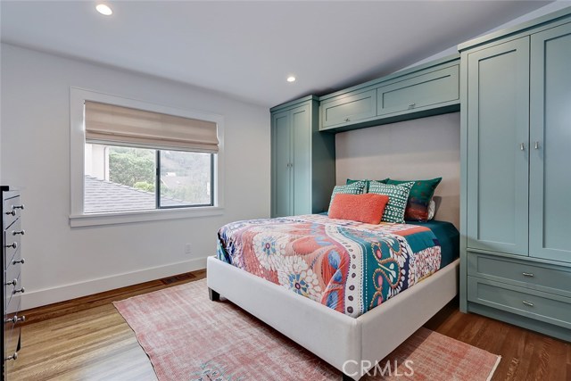 585 29th Street, Manhattan Beach, California 90266, 4 Bedrooms Bedrooms, ,3 BathroomsBathrooms,Residential,Sold,29th,SB21019167