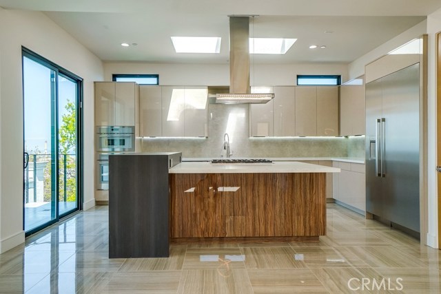 521 Helberta Avenue, Redondo Beach, California 90277, 4 Bedrooms Bedrooms, ,3 BathroomsBathrooms,Residential,Sold,Helberta,SB19088015