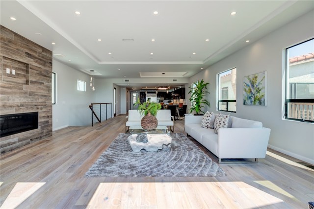 1511 Golden Avenue, Hermosa Beach, California 90254, 5 Bedrooms Bedrooms, ,2 BathroomsBathrooms,Residential,Sold,Golden,SB19224666