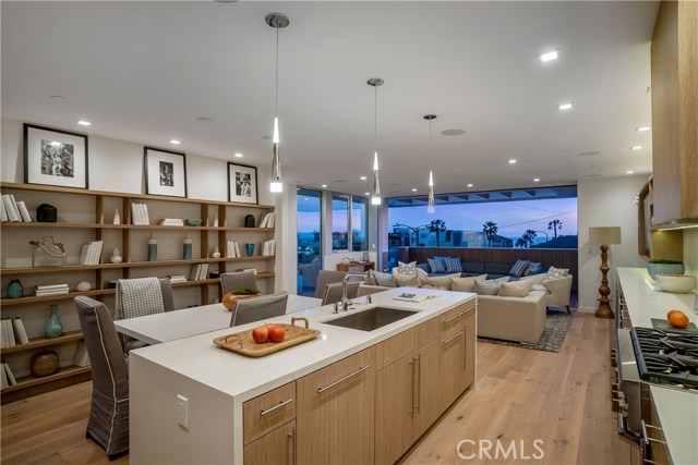 121 2nd Street, Hermosa Beach, California 90254, 4 Bedrooms Bedrooms, ,4 BathroomsBathrooms,Residential,Sold,2nd,SB19073415