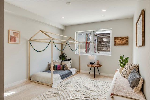 409 3rd Street, Manhattan Beach, California 90266, 5 Bedrooms Bedrooms, ,2 BathroomsBathrooms,Residential,Sold,3rd,SB19219164