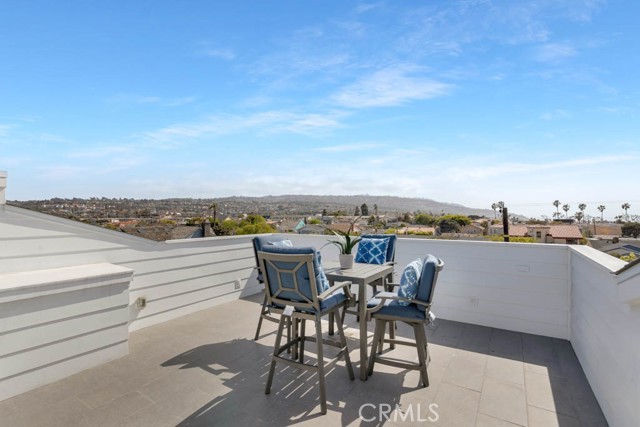 1307 Gertruda Avenue, Redondo Beach, California 90277, 5 Bedrooms Bedrooms, ,1 BathroomBathrooms,Residential,Sold,Gertruda,SB21076858