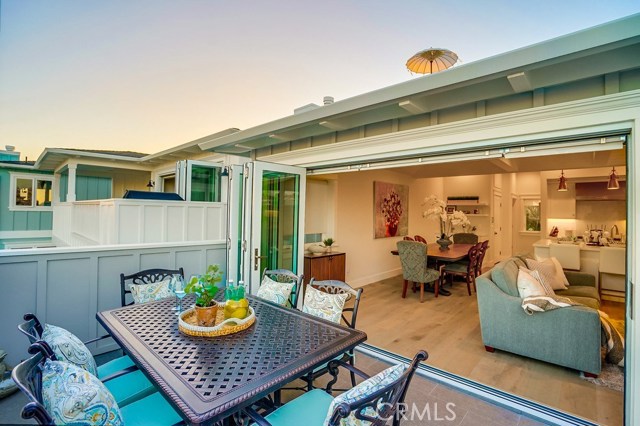 704 Loma, Hermosa Beach, California 90254, 4 Bedrooms Bedrooms, ,4 BathroomsBathrooms,Residential,Sold,Loma,SB19164166