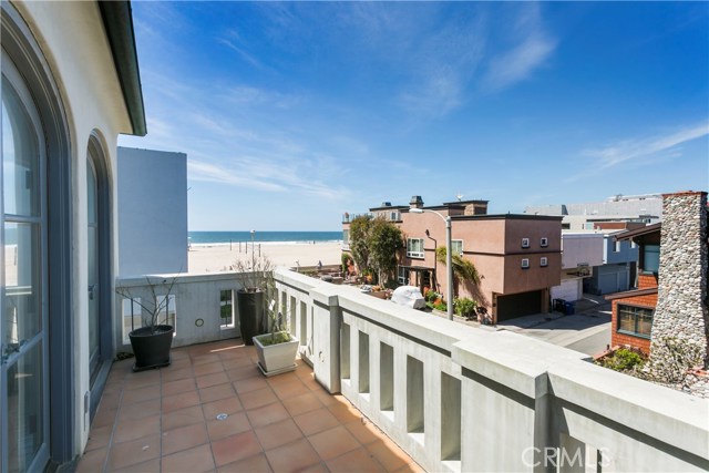 733 Beach Drive, Hermosa Beach, California 90254, 4 Bedrooms Bedrooms, ,3 BathroomsBathrooms,Residential,Sold,Beach,SB17071813